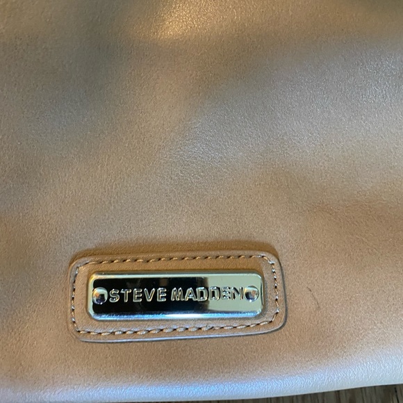 Steve Madden purse, tan, cross body and handles - Picture 3 of 3